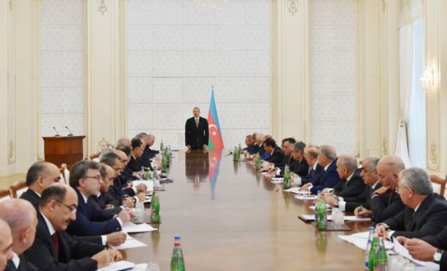Ильхам Алиев: «Инфляция в Азербайджане за 9 месяцев находится на очень низком уровне» - ФОТО